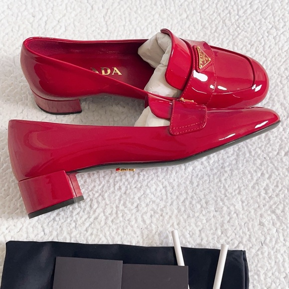 PRADA Women’s Triangle Logo patent Leather Pumps Loafers - Picture 4 of 13